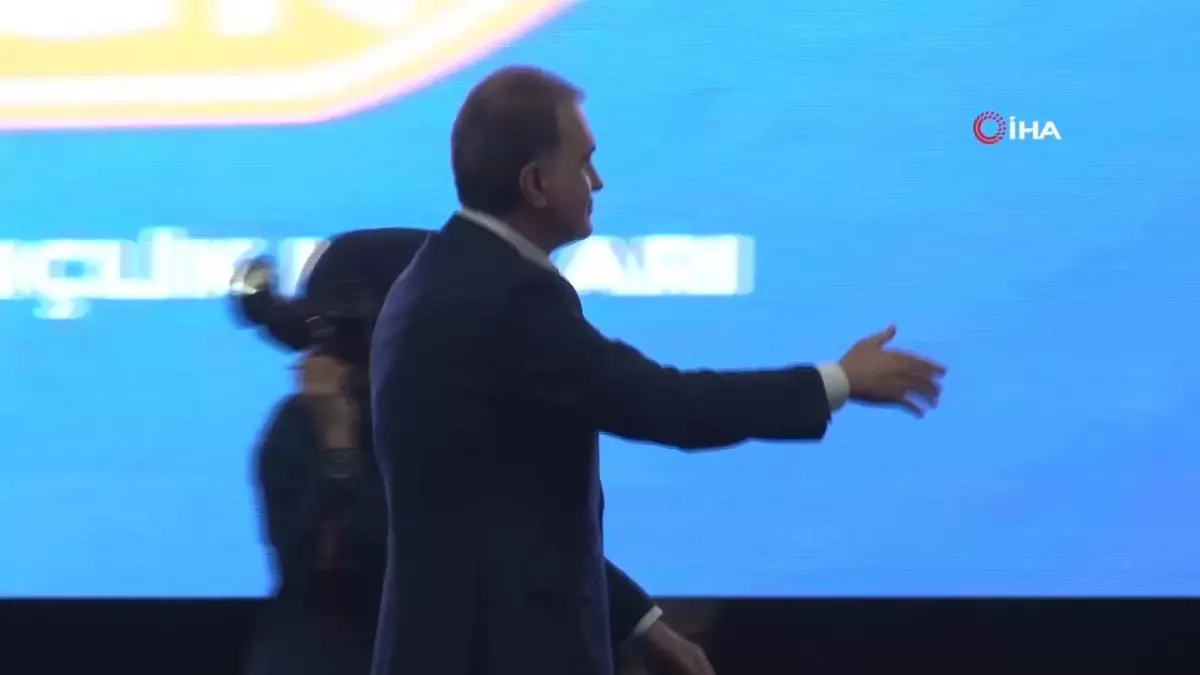 Ömer Çelik: Yan Hakem Kırmızı Kart Gösteremez