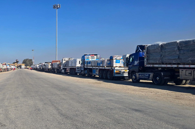 Aid trucks began to enter Gaza after the ceasefire