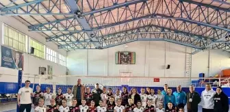 Germencik Kaymakamı, Voleybol Maçında Genç Sporculara Destek Verdi