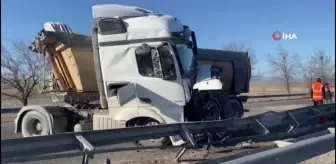 Konya'da Tırlar Çarpıştı: 1 Kişi Yaralandı