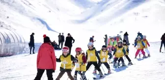 Erciyes Kayak Okulu'nda Yarıyıl Tatiline Özel Kayak ve Snowboard Eğitimleri