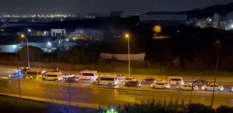 Tuzla'da Düğün Konvoyu Yolu Kapatınca Sürücüler Beklemek Zorunda Kaldı