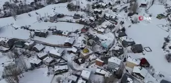 Bayburt'ta 32 yıl önce çığ felaketinde hayatını kaybedenler kar yağışı altında dualarla anıldı