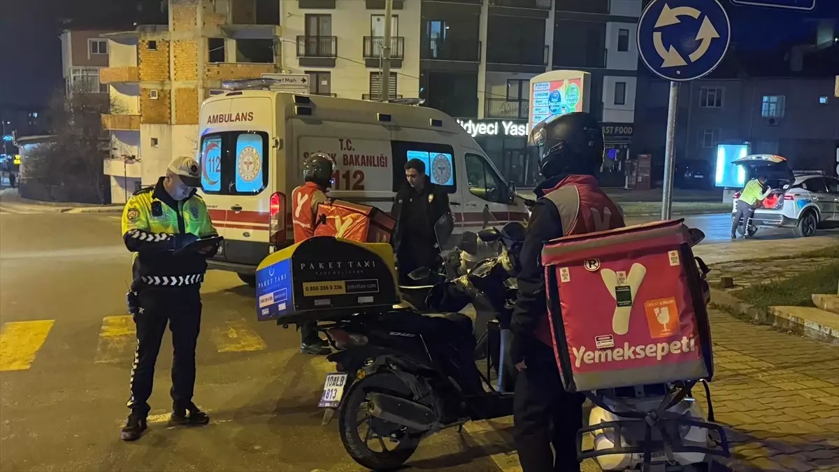 Edirne'de Motosiklet Devrildi: Sürücü Yaralandı