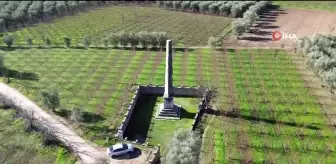 İznik'teki 2 Bin Yıllık Dikilitaş, Turistlerin İlgi Odağı Oluyor