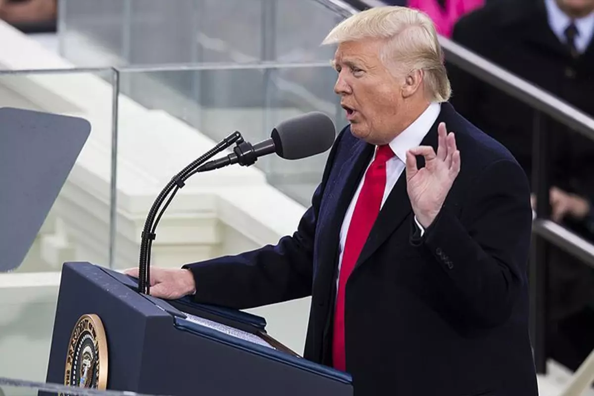 Resmen göreve başlayan Donald Trump: Acil durum ilan edeceğim