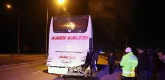 Sivas'ta Yolcu Otobüsü ile Çöp Kamyonu Çarpıştı: 4 Yaralı