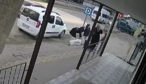 Yolda genç kıza yumruk atan şahıs tutuklandı mı?