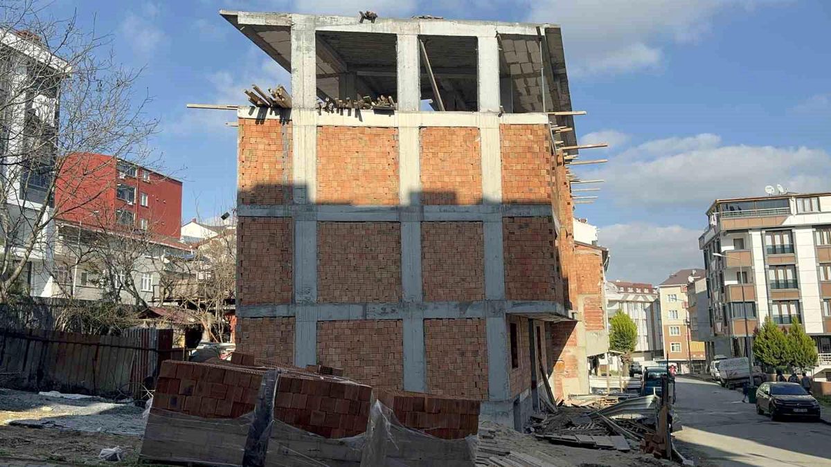 İstanbul'da İnşaatta Düşen İşçi Ağır Yaralandı