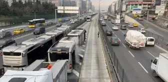 Bahçelievler'de Metrobüs Arızalandı: Yolcular Tahliye Edildi