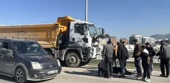 Defne'de Hafriyat Kamyonu Yaşlı Adamı Ağır Yaraladı