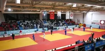 Denizlili Judocu Nazifhan Özen, Paralimpik Judo Müsabakalarından Gümüş Madalya ile Döndü