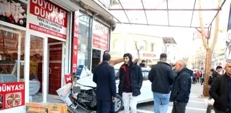 Siverek'te Otomobil Kaldırımda Yürüyen Baba ve Oğluna Çarptı