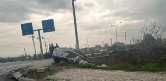 Söke'de Yağış nedeniyle Otomobil Yoldan Çıktı