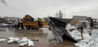 Antalya'da Gübre Yüklü Kamyonun Otobüse Çarpması Sonucu Kaza: 1 Ölü, 1 Yaralı