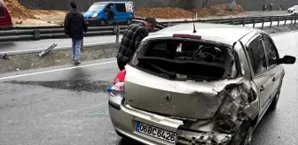 Zonguldak'ta Otomobil Bariyerlere Çarptı