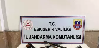 Eskişehir'de Ruhsatsız Silah Operasyonu: 2 Tabanca ve Av Tüfeği Ele Geçirildi