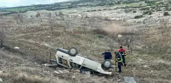 Uşak'ta Tarlaya Devrilen Otomobilin Sürücüsü Ağır Yaralandı