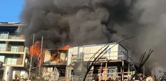 Üsküdar'daki İnşaat Sahasında Yangın Çıktı