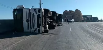 Bitlis'te Devriilen Tırda 3 Yaralı