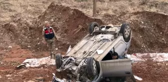 Oltu'da Otomobil Devrildi: Karı Koca Yaralandı