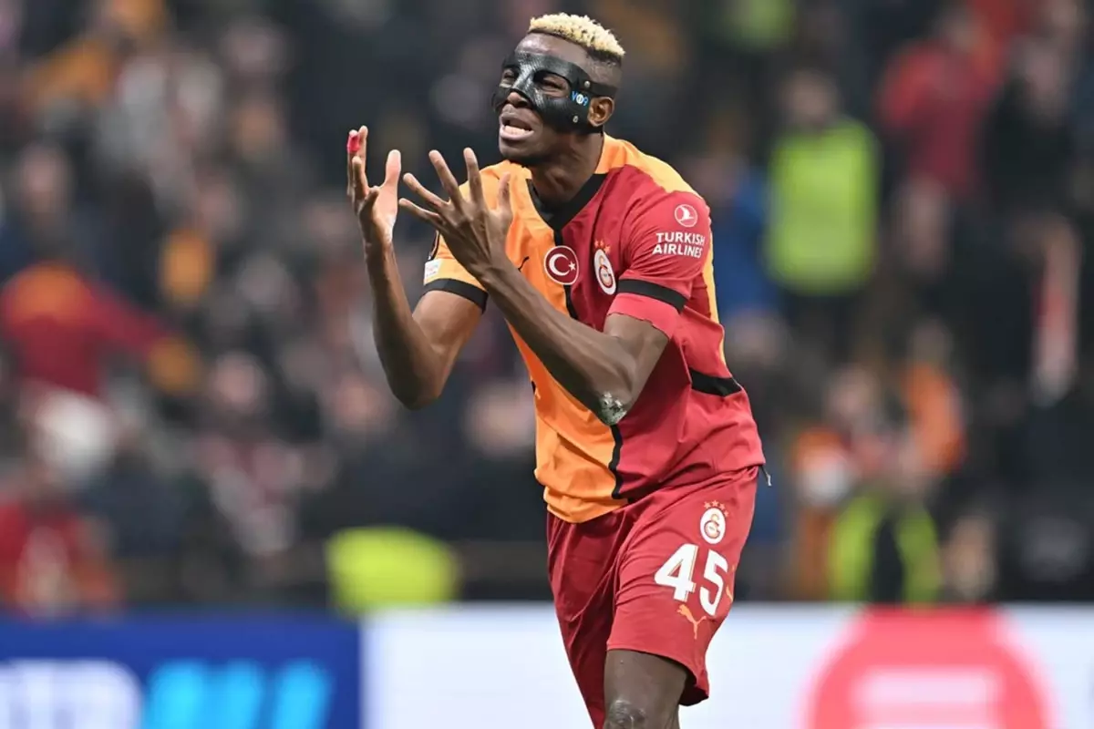 Mekan çıkışında olay çıkardı: Osimhen'den gazetecilere yumruklu saldırı