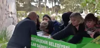 Tabutu açan anne, oğlunun cenazesine sarılarak öptü