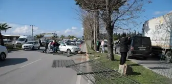 Antalya'da Zincirleme Trafik Kazası: İki Yaralı