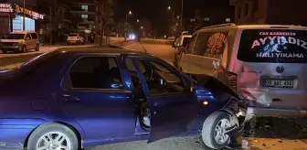 Aydın'da Park Halindeki Panelvana Çarpan Otomobilde 1 Yaralı