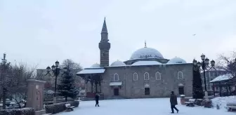 Erzurum'da Kar Yağışı Ulaşımı Olumsuz Etkiledi