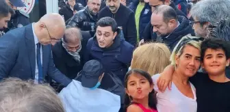 Faciadan camdan atlayarak kurtulan baba, yitirdiği eşi ve çocuklarını gözyaşları içinde uğurladı