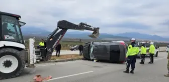 Hatay'da Üç Araçlı Trafik Kazasında İki Yaralı