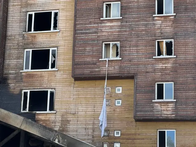 Kartalkaya'daki otel yangını soruşturmasında gözaltı sayısı 14'e çıktı Kartalkaya'daki otel yangını soruşturmasında gözaltı sayısı 14'e çıktı