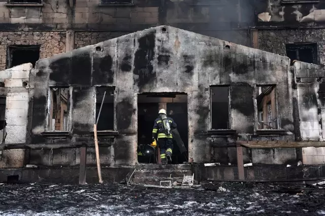 Kartalkaya'daki otel yangını soruşturmasında gözaltı sayısı 14'e çıktı Kartalkaya'daki otel yangını soruşturmasında gözaltı sayısı 14'e çıktı