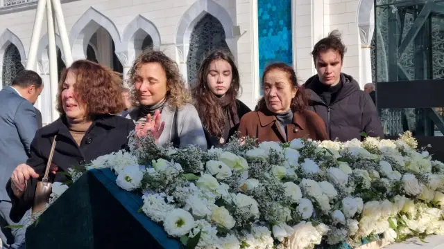 The last photos of her daughters before they died in the fire in Bolu