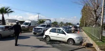 Antalya'da Makas Atan Araç Kazaya Neden Oldu: 2 Yaralı