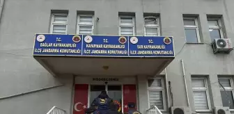 Diyarbakır'da Firari Hükümlüler ve Aranan Zanlı Yakalandı