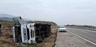 Gaziantep'te Bitkisel Yağ Dolu Tanker Devrildi