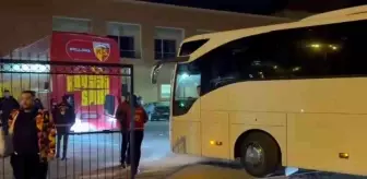 Kayserispor Taraftarından Futbolculara Protesto