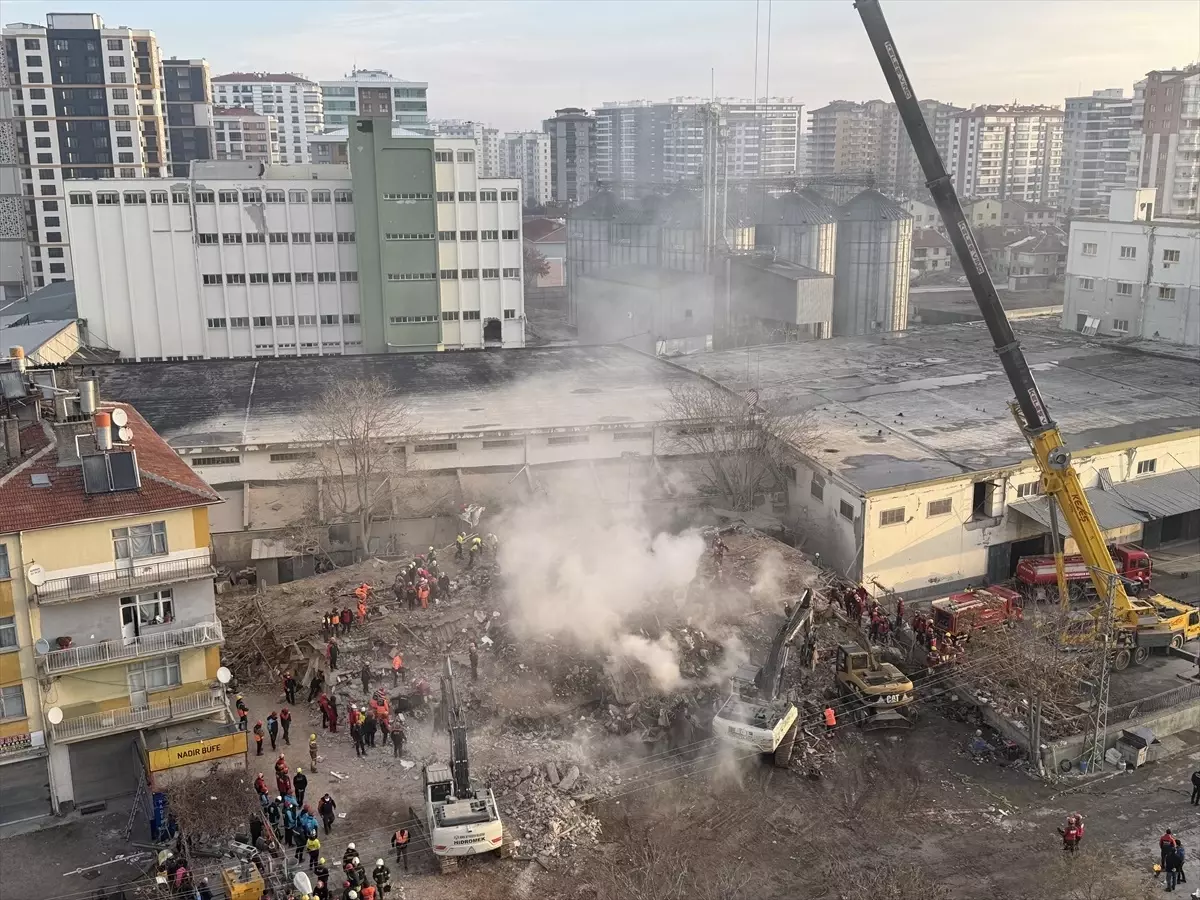 Konya'da Bina Çökmesinde 4 Şüpheli Yakalandı