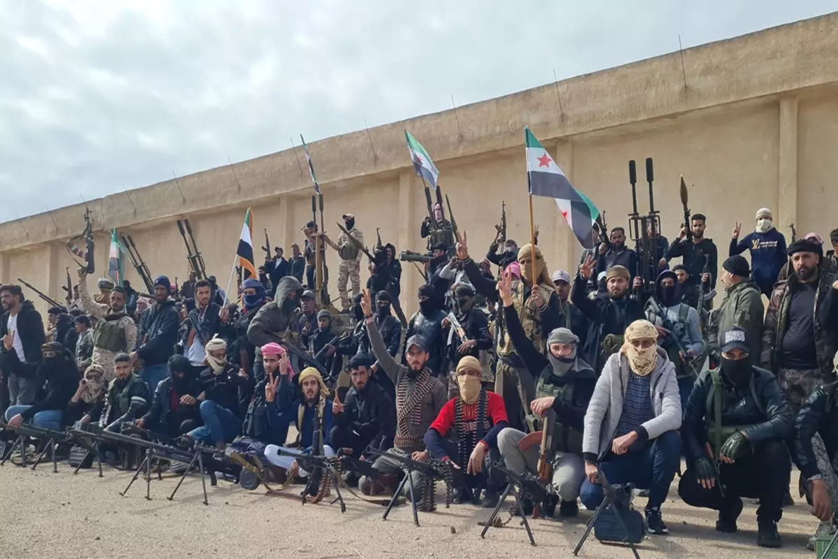 Suriye'de Arap Sünni aşiretler silah bırakarak yeni yönetimi destekleme kararı aldı