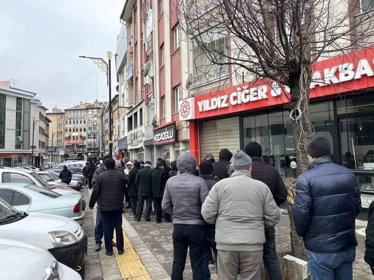 Sivas'ta Et ve Süt Ürünleri İçin Uzun Kuyruklar