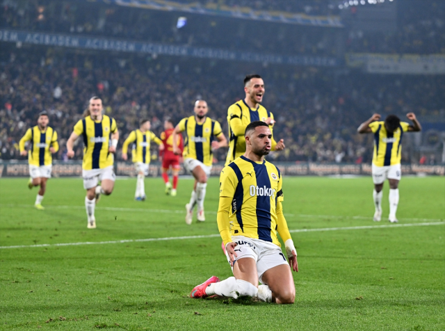 Fenerbahçe, Göztepe'yi sahasında 3-2 yendi Fenerbahçe, Göztepe'yi sahasında 3-2 yendi