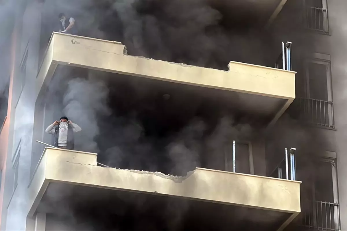 Antalya'da 12 katlı otel inşaatında yangın