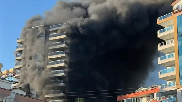 Fire at a 9-story hotel construction site in Antalya! Workers are trapped