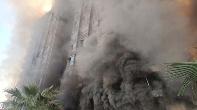 Fire at a 9-story hotel construction site in Antalya! Workers are trapped