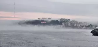 Çanakkale Boğazı'nda Yoğun Sis Nedeniyle Gemi Trafiği Durduruldu