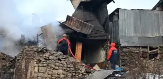 Gece çıkan yangın neredeyse bütün köyü yok etti