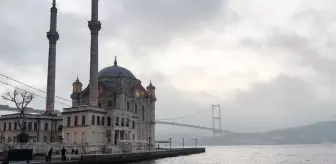 İstanbul Boğazı'nda Görüş Mesafesi Düşen Sis Etkili Oluyor