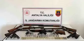 Antalya'da Ruhsatsız Silah Operasyonu: 5 Tabanca ve 5 Av Tüfeği Ele Geçirildi